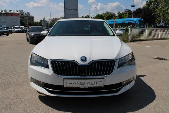 Škoda Superb 1.6 TDi DSG *NAVIGACIJA* Image 2